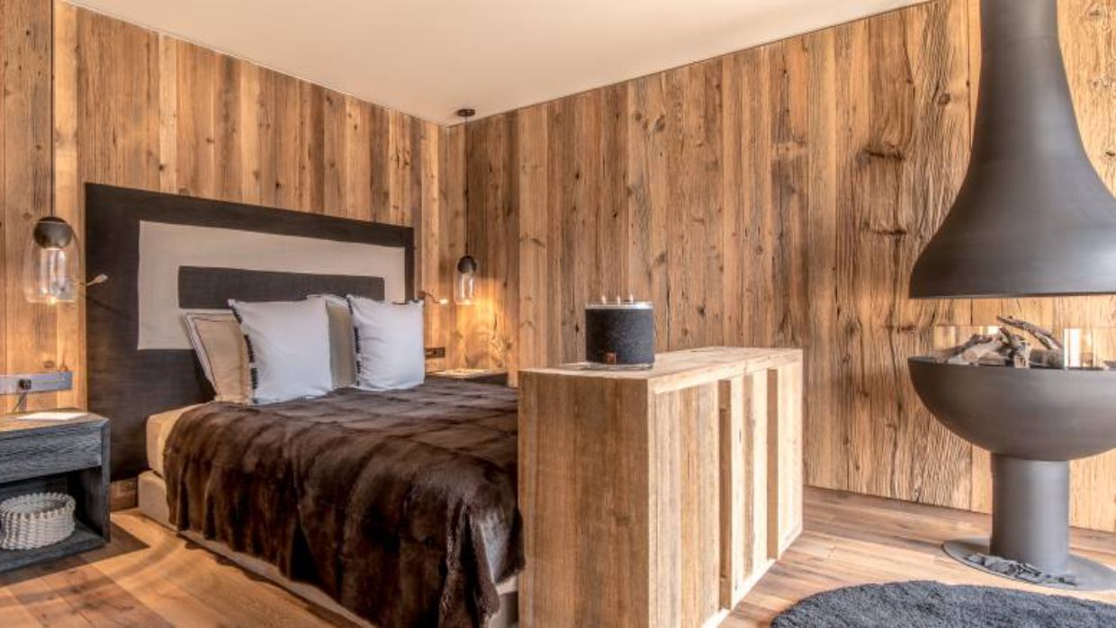 Luxury-Ski-Chalet-Meribel-Chalet Himalaya-OSC- Bedroom.jpg