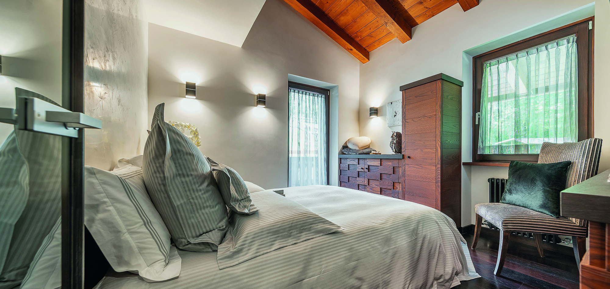 chalet_perla_cortina_italy_luxury_snow_suite.jpg