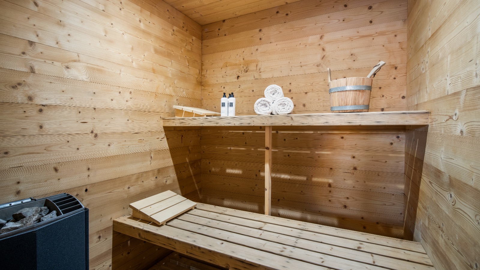 Luxury-Ski-Chalet-Alpe-d-Huez-Chalet-Melusine-Oxford-Ski-Sauna.jpg