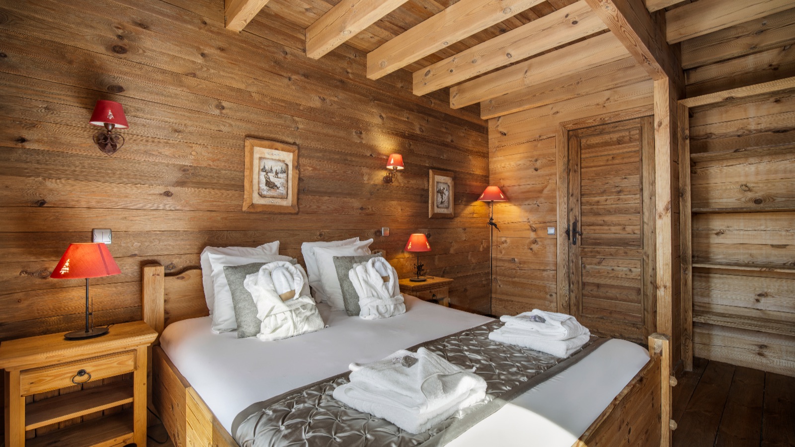 Luxury-Ski-Chalet-Alpe-d-Huez-Chalet-Melusine-Oxford-Ski-Bedroom.jpg