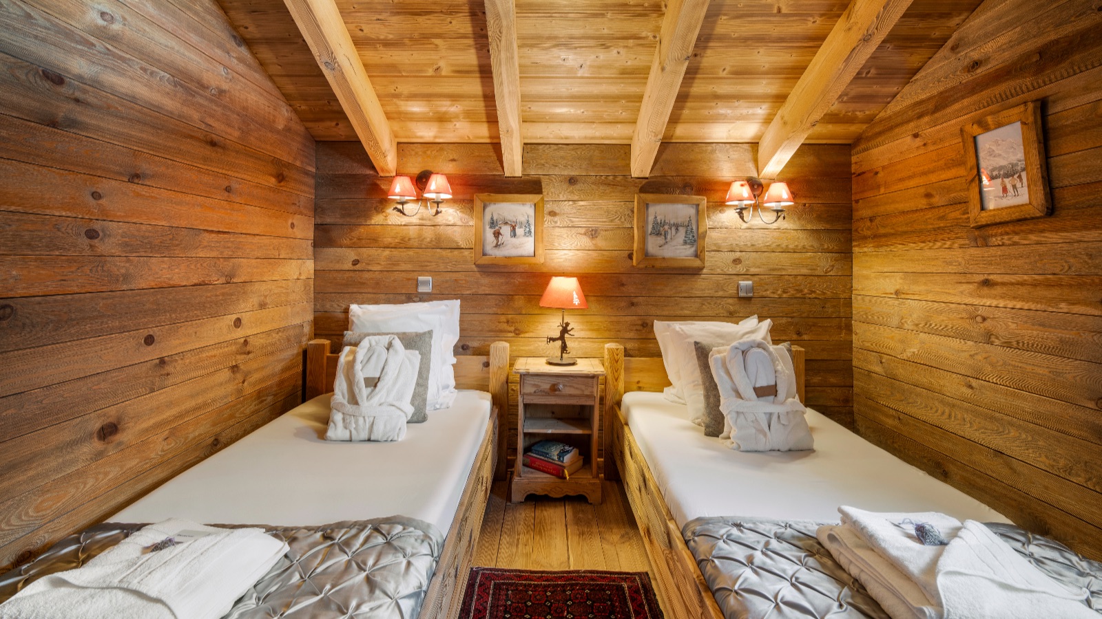 Luxury-Ski-Chalet-Alpe-d-Huez-Chalet-Melusine-Oxford-Ski-Bunk-Bedroom2.jpg