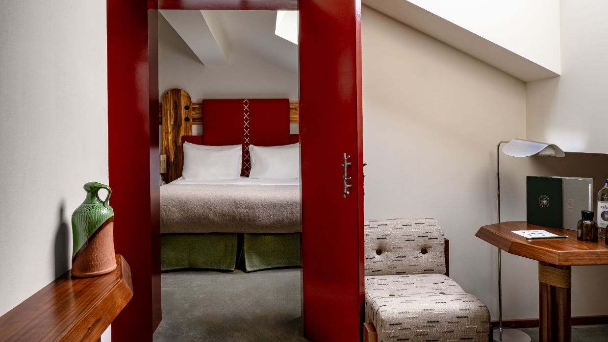Luxury-Ski-Hotel-Val d'Isere-Experimental-Chalet-OSC -Bedroom (2).jpg