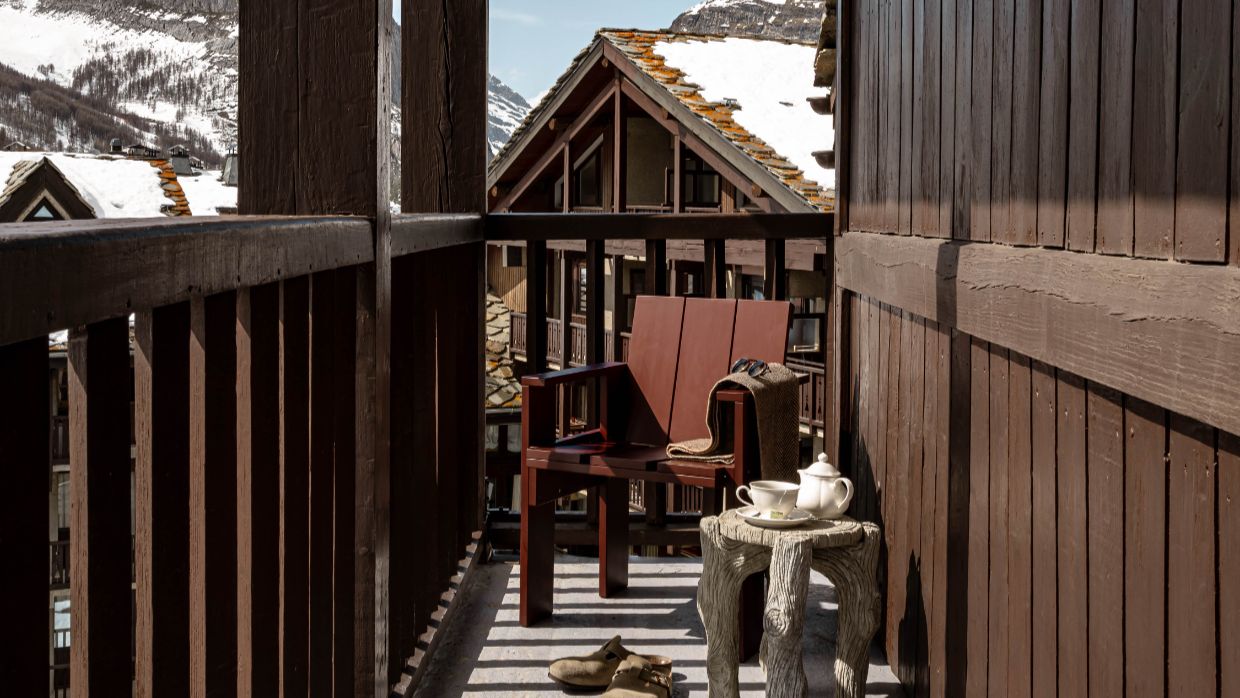 Luxury-Ski-Hotel-Val d'Isere-Experimental-Chalet-OSC - Balcony.jpg