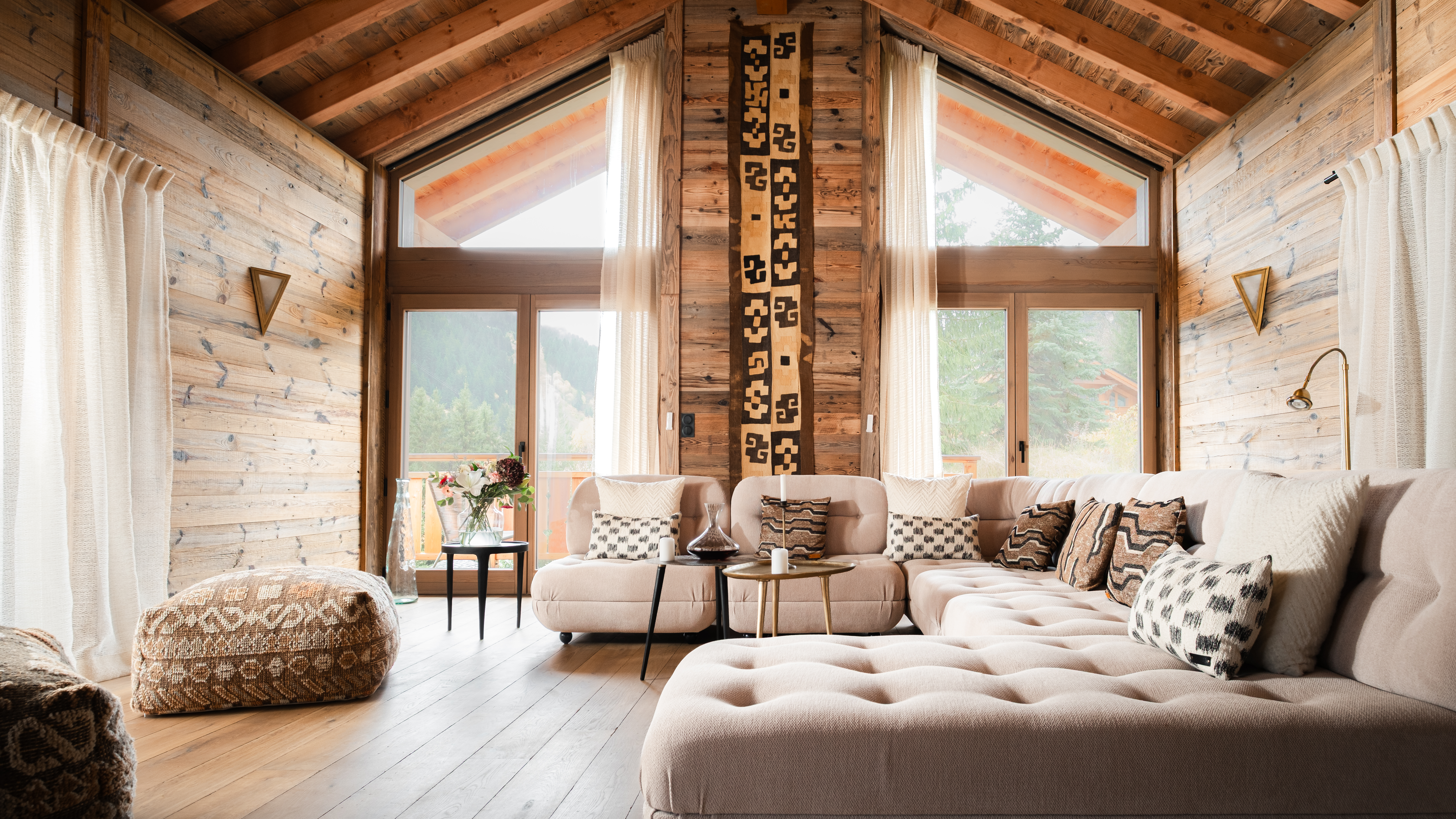 Luxury-Ski-Chalet - Meribel-Chalet Elegie-OSC-Lounge (3).jpg