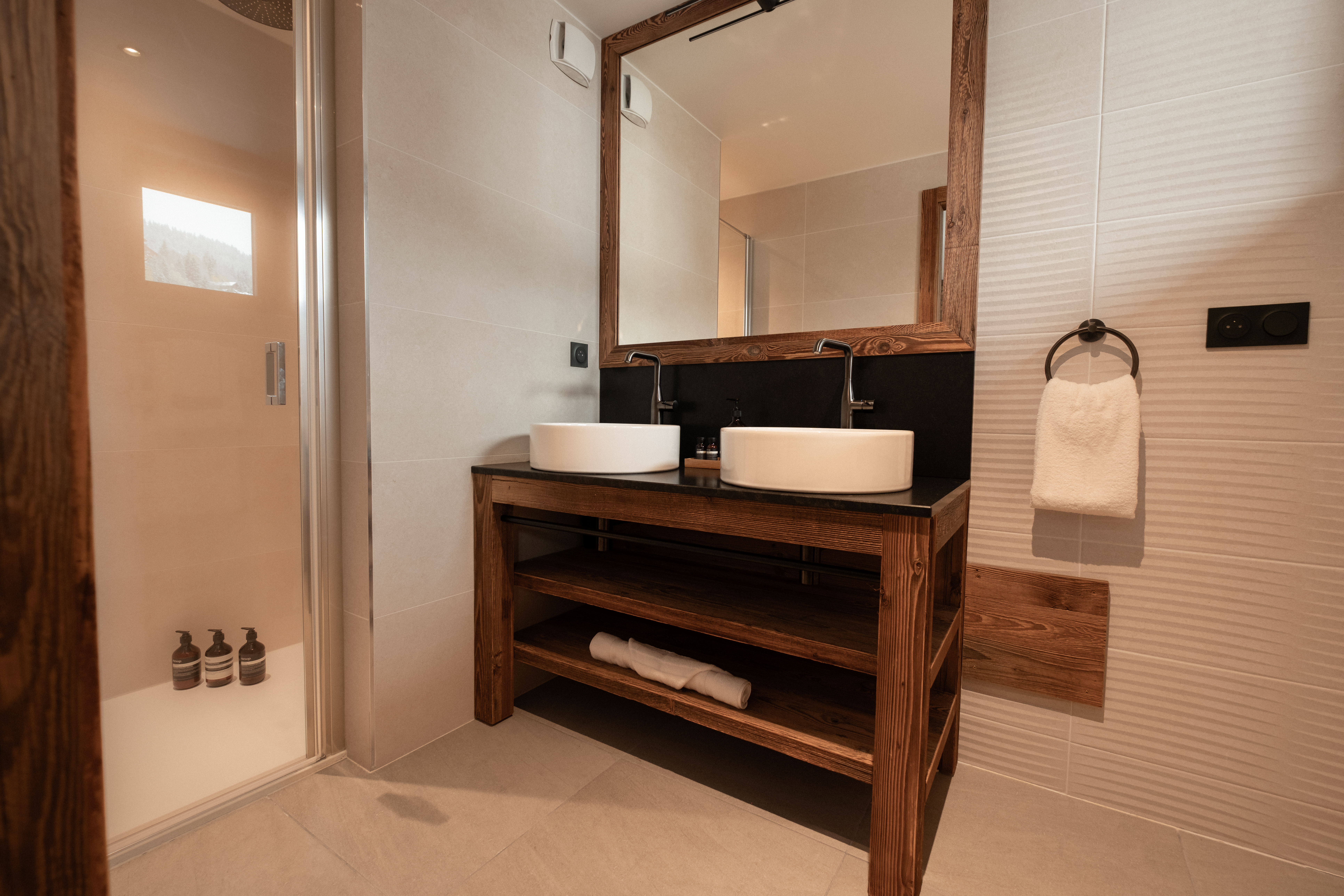 Luxury-Ski-Chalet -Meribel-Chalet Elegie-OSC-Bathroom (3).jpg