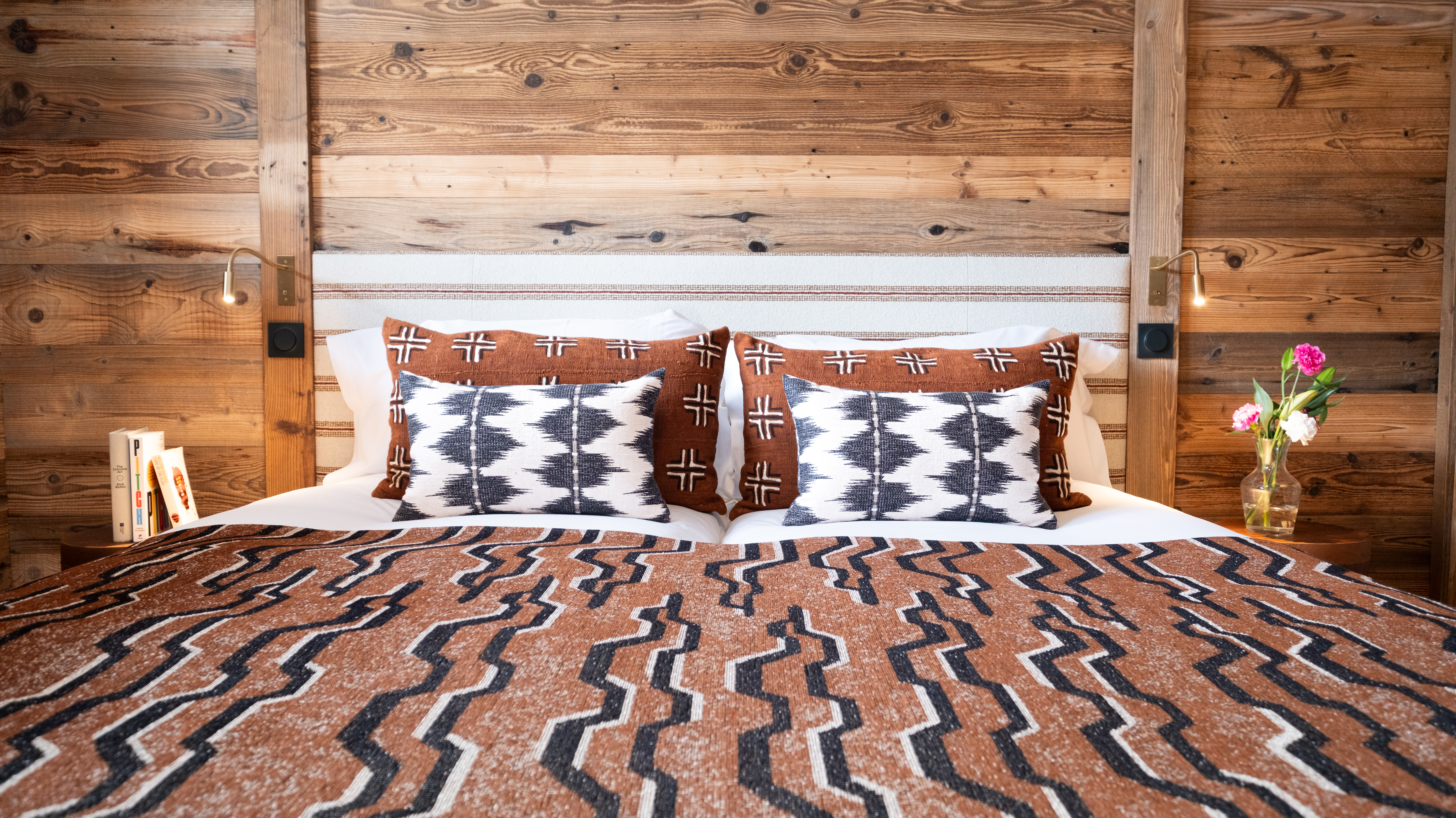 Luxury-Ski-Chalet -Meribel-Chalet Elegie-OSC-Bedroom (1).jpg
