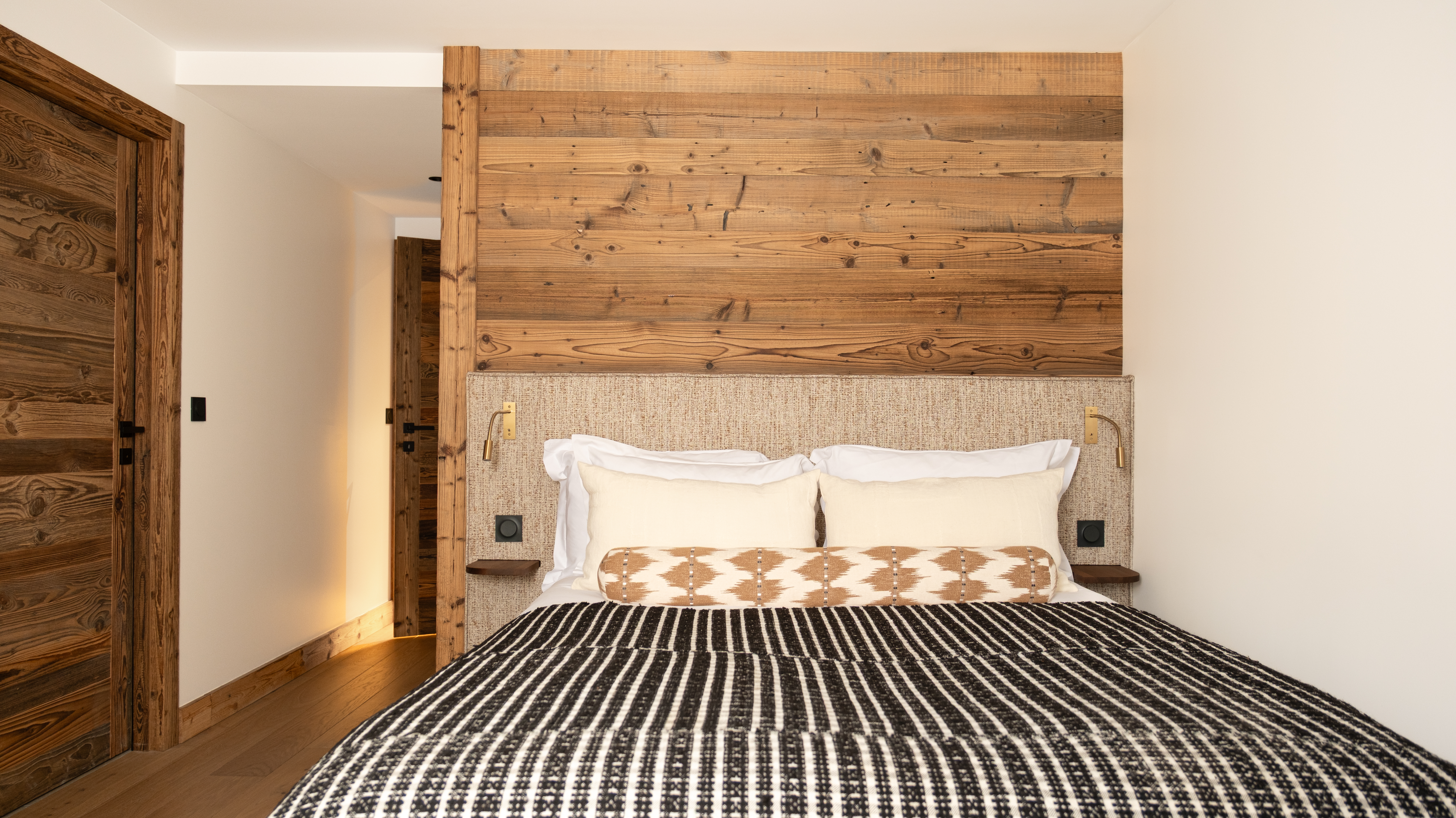 Luxury-Ski-Chalet - Meribel-Chalet Elegie-OSC-Bedroom (2).jpg