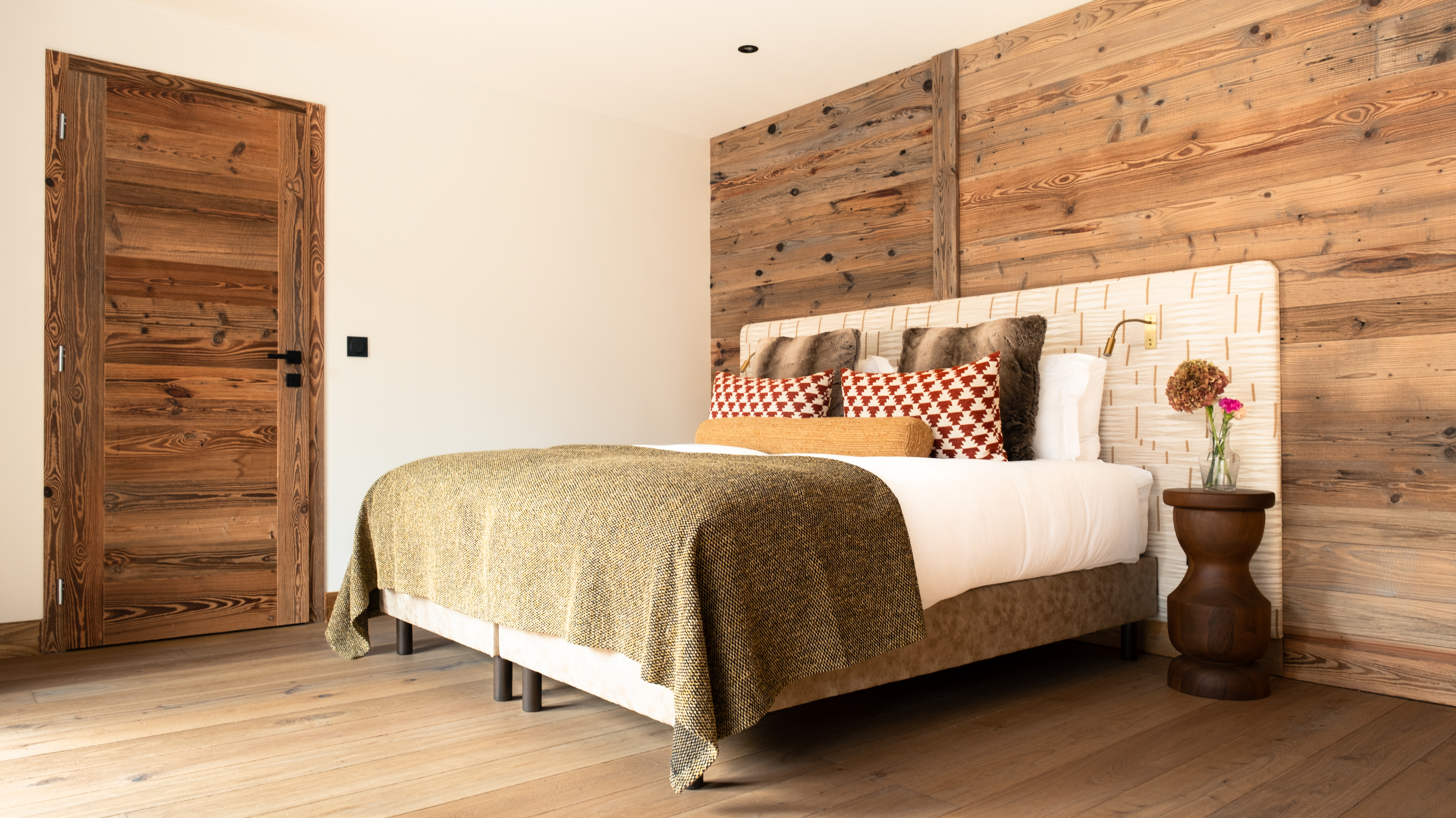 Luxury-Ski-Chalet - Meribel-Chalet Elegie-OSC-Bedroom (5).jpg