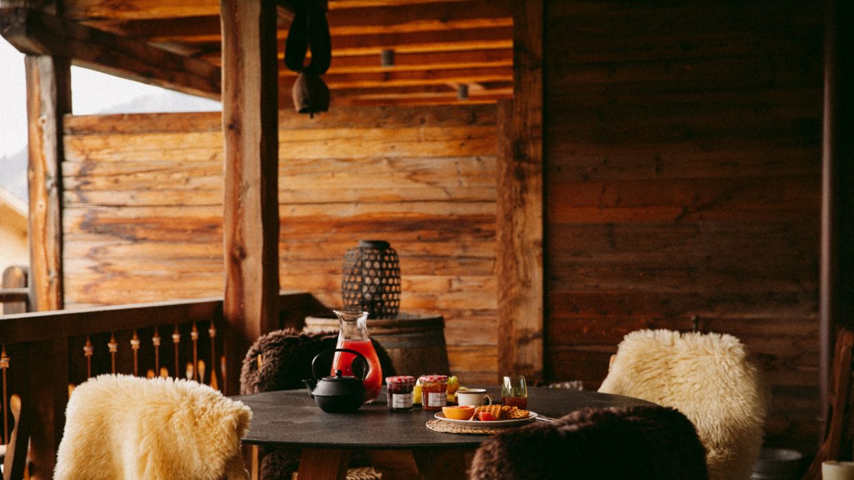 Luxury-Ski-Chalet-Verbier-Chalet Valentine-OSC-Outside dining (2).jpg