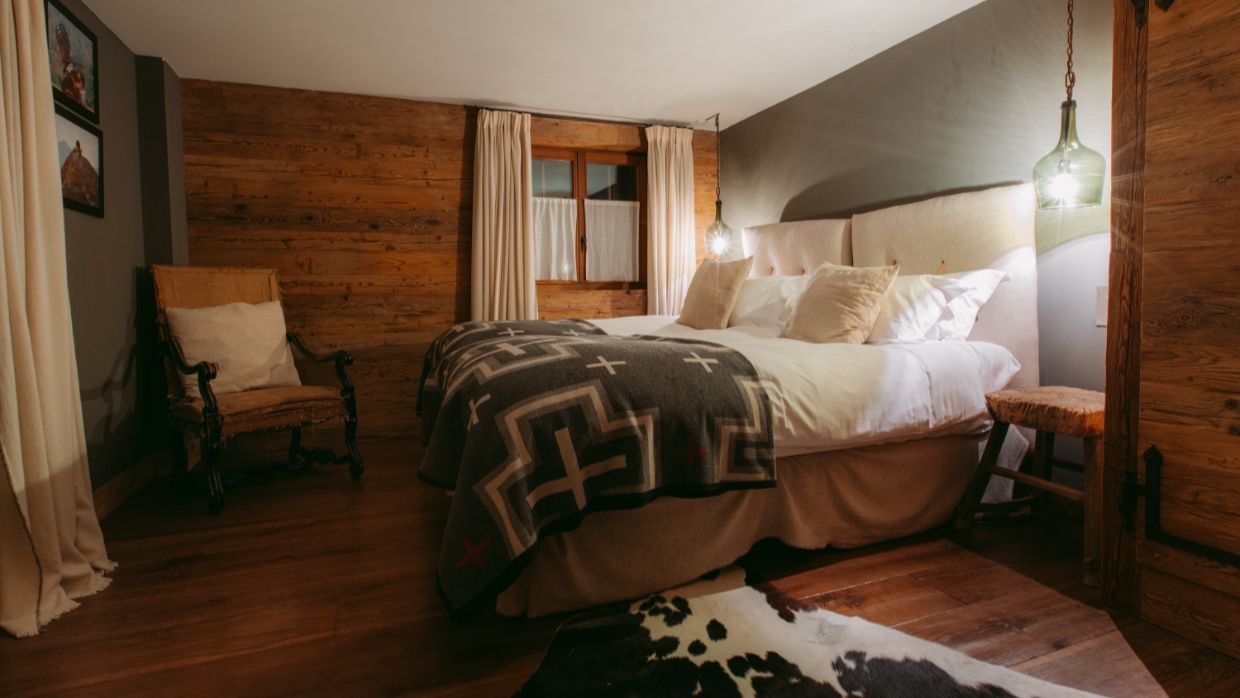 Luxury-Ski-Chalet-Verbier-Chalet 1936-OSC- Bedroom.jpg