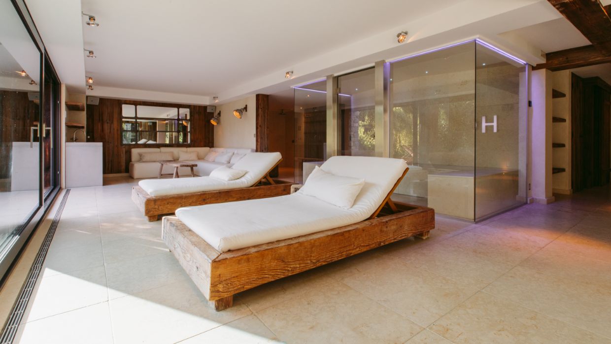 Luxury-Ski-Chalet-Verbier-Chalet 1936-OSC- Spa (2).jpg