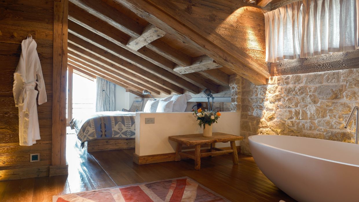 Luxury-Ski-Chalet-Verbier-Chalet 1936-OSC- Bedroom (5).jpg