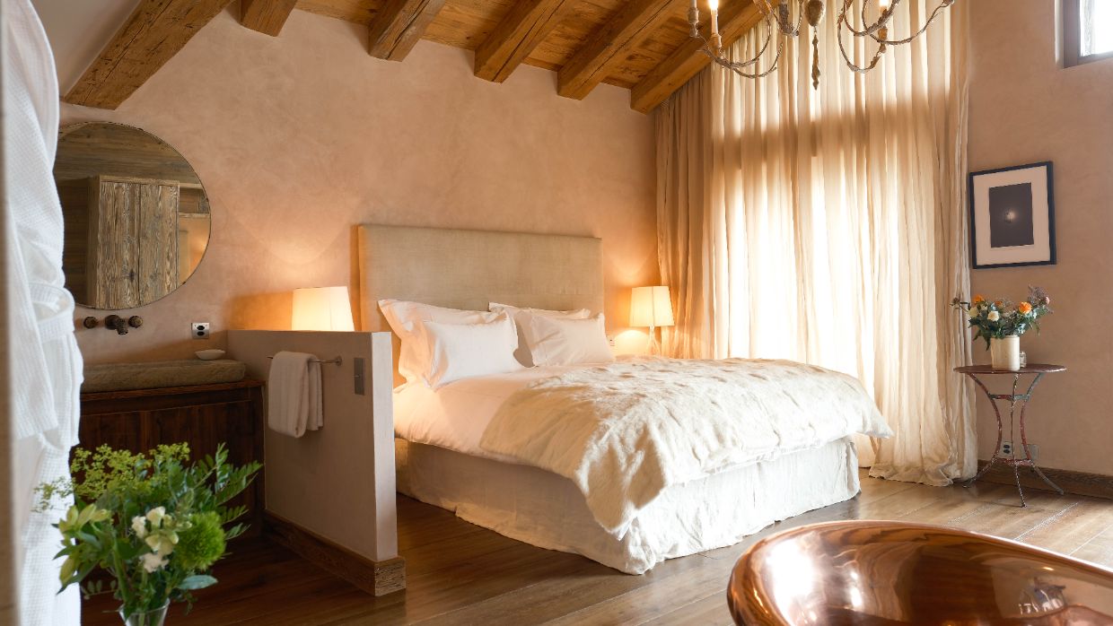 Luxury-Ski-Chalet-Verbier-Chalet 1936-OSC- Bedroom (6).jpg