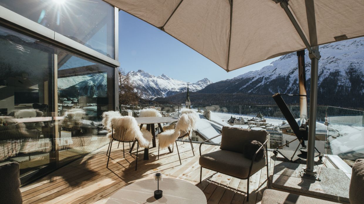 Luxury-Ski-Chalet-StMoritz-VillaVolt-OSC-balcony (3).jpg