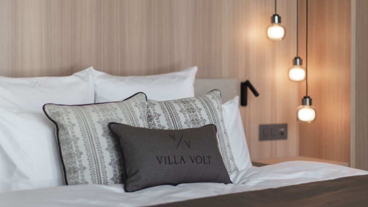 Luxury-Ski-Chalet-StMoritz-VillaVolt-OSC-Bedroom  (2).jpg