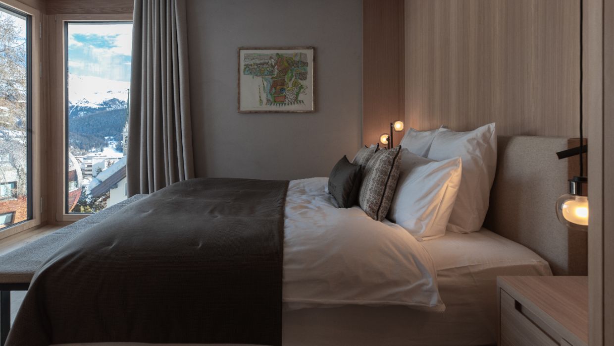 Luxury-Ski-Chalet-StMoritz-VillaVolt-OSC-Bedroom  (3).jpg