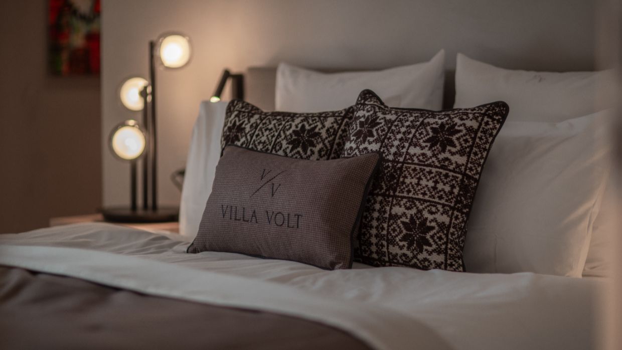 Luxury-Ski-Chalet-StMoritz-VillaVolt-OSC-Bedroom  (5).jpg