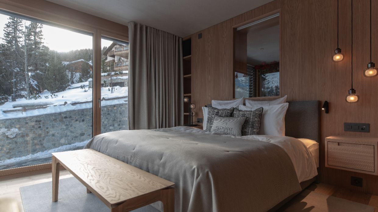 Luxury-Ski-Chalet-StMoritz-VillaVolt-OSC-Bedroom (1).jpg