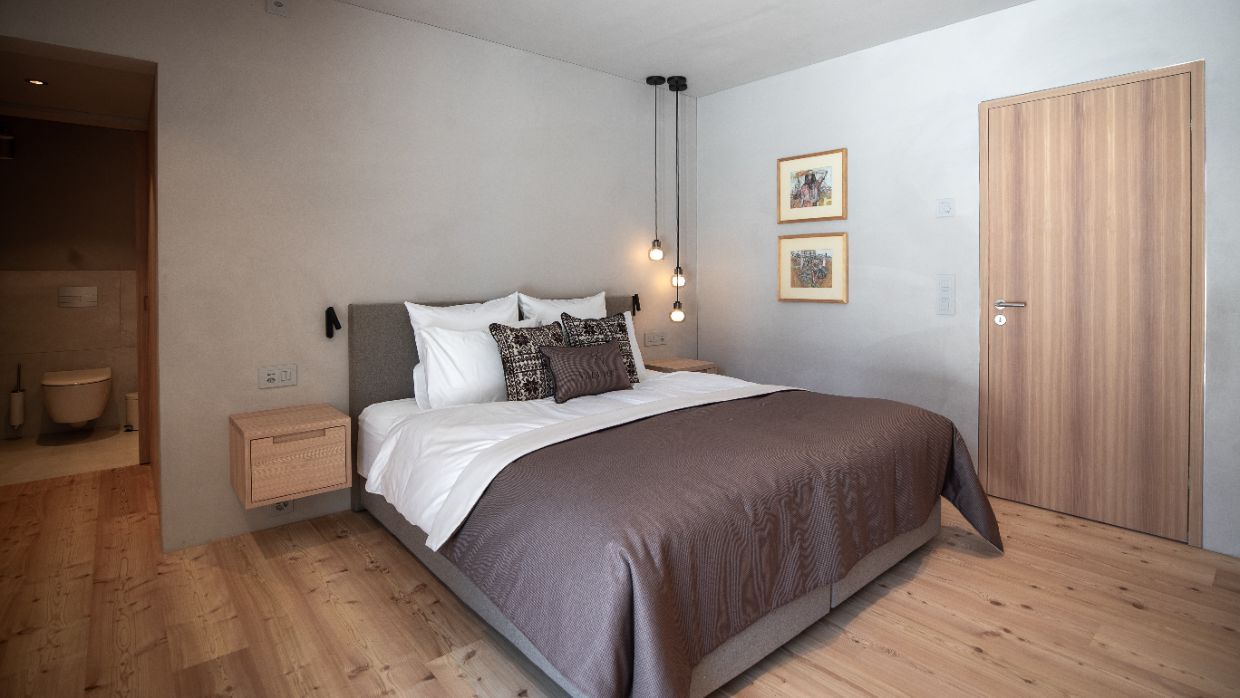 Luxury-Ski-Chalet-StMoritz-VillaVolt-OSC-Bedroom.jpg