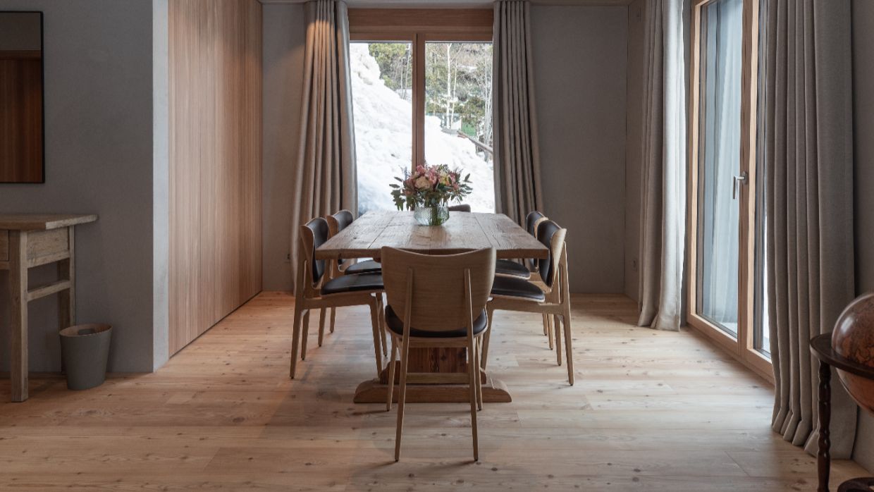 Luxury-Ski-Chalet-StMoritz-VillaVolt-OSC-Dining (2).jpg