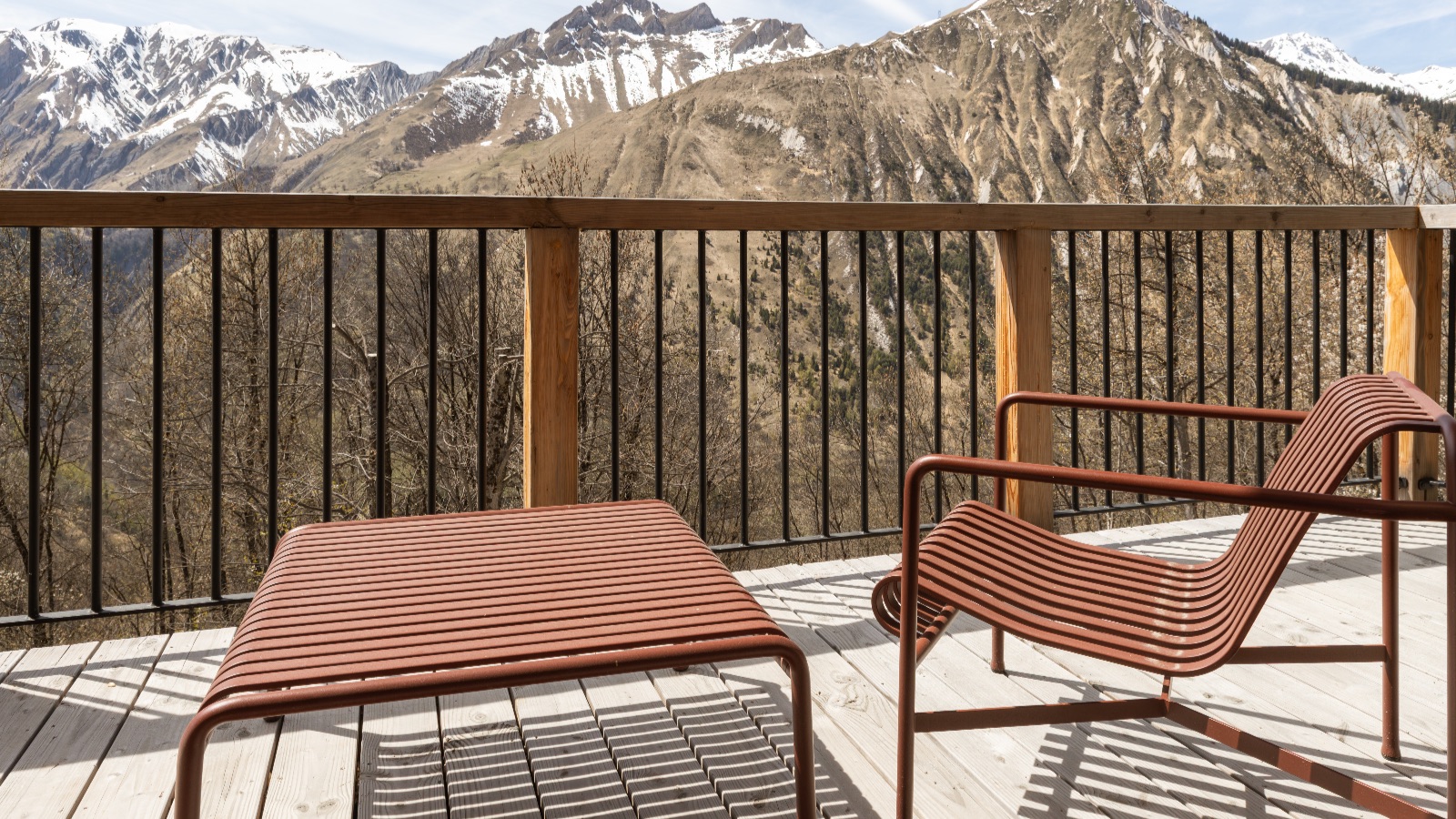 Luxury-Ski-Chalet-St-Martin-De-Belleville-Chalet-Aurea-Oxford-Ski-Balcony.jpg