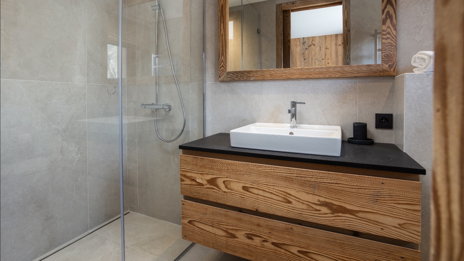 Luxury-Ski-Chalet-St-Martin-De-Belleville-Chalet-Aurea-Oxford-Ski-Bathroom.jpg