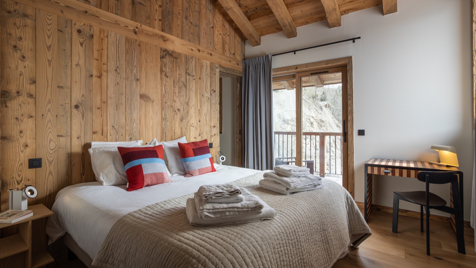Luxury-Ski-Chalet-St-Martin-De-Belleville-Chalet-Aurea-Oxford-Ski-Bedroom16.jpg