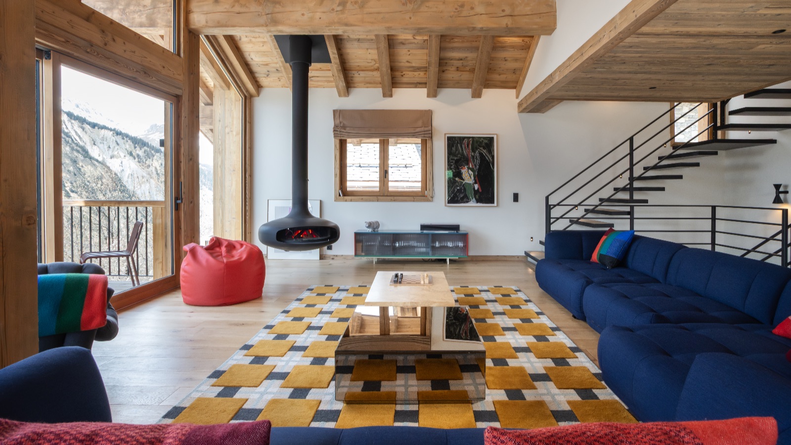 Luxury-Ski-Chalet-St-Martin-De-Belleville-Chalet-Aurea-Oxford-Ski-Lounge2.jpg