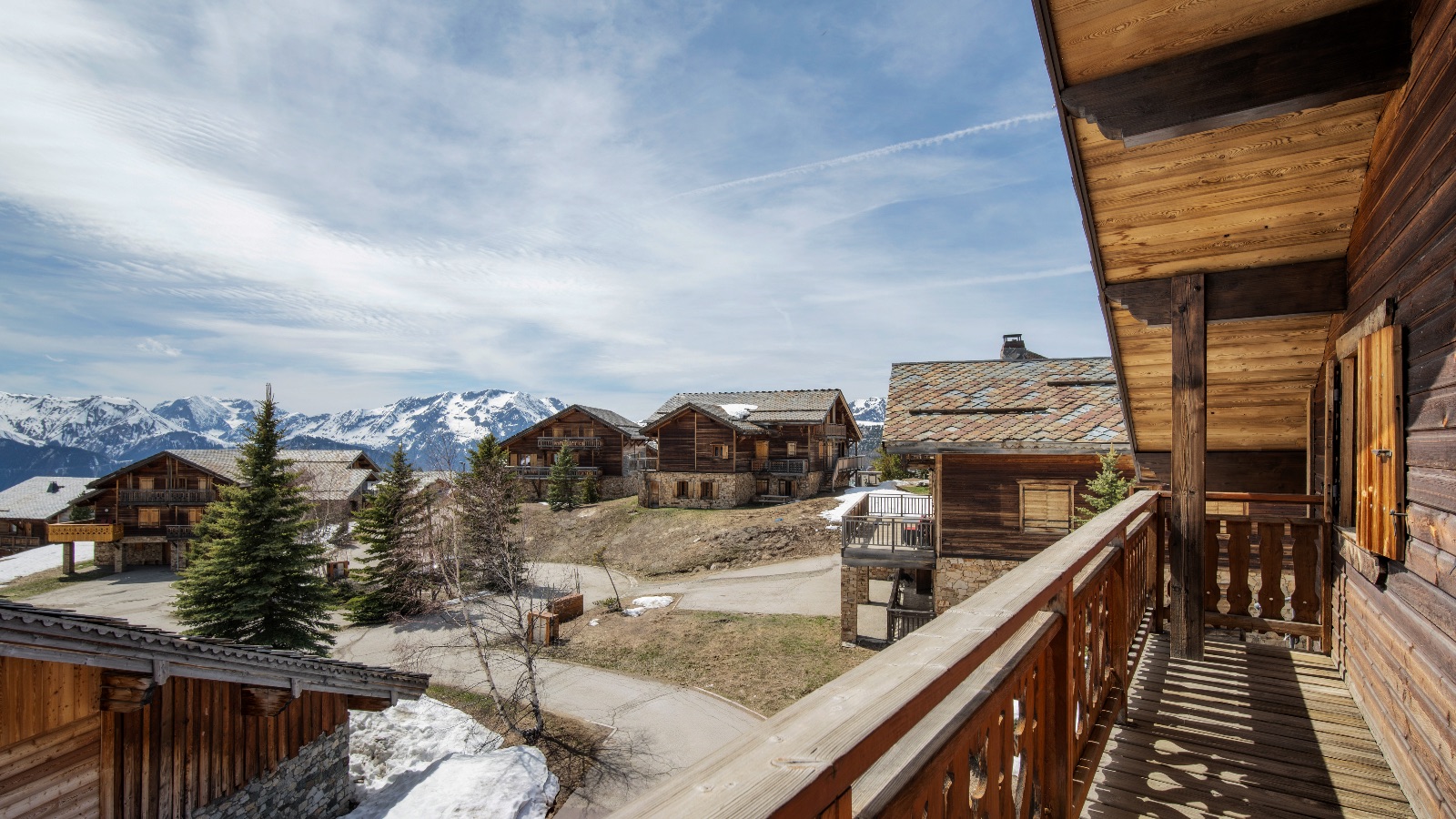 Luxury-Ski-Chalet-Alpe-De-Huez-Chalet-Diane-Oxford-Ski-Balcony.jpg