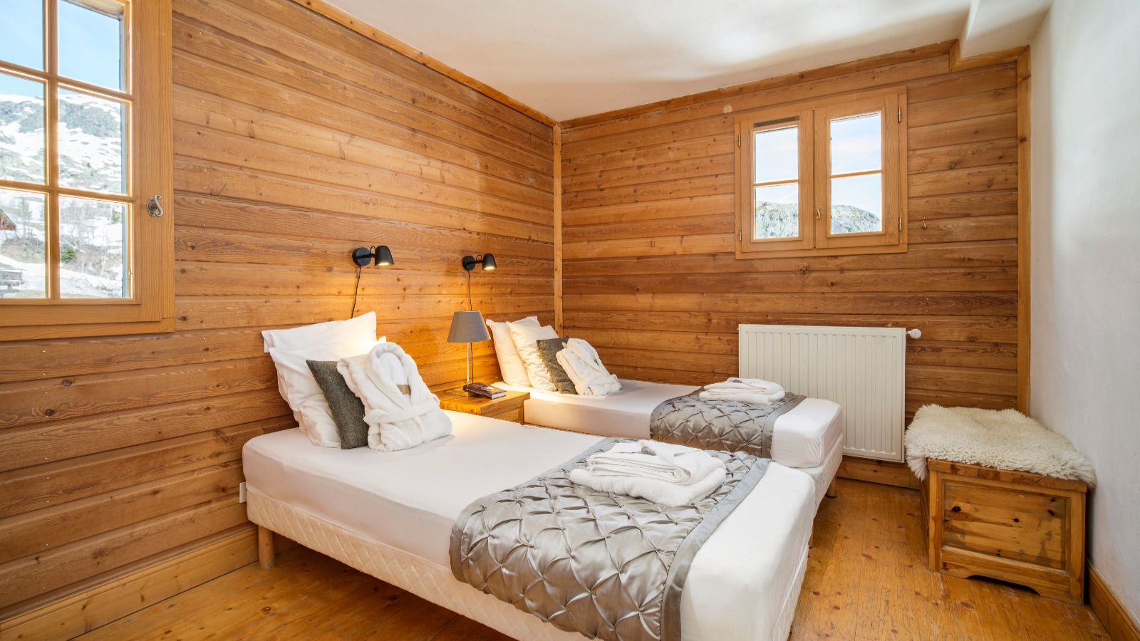 Luxury-Ski-Chalet-Alpe-De-Huez-Chalet-Diane-Oxford-Ski-Bedroom11.jpg