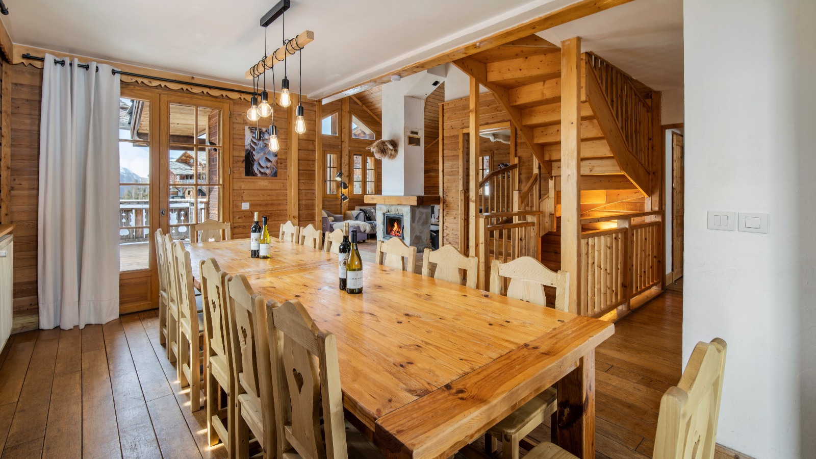 Luxury-Ski-Chalet-Alpe-De-Huez-Chalet-Diane-Oxford-Ski-Dining2.jpg