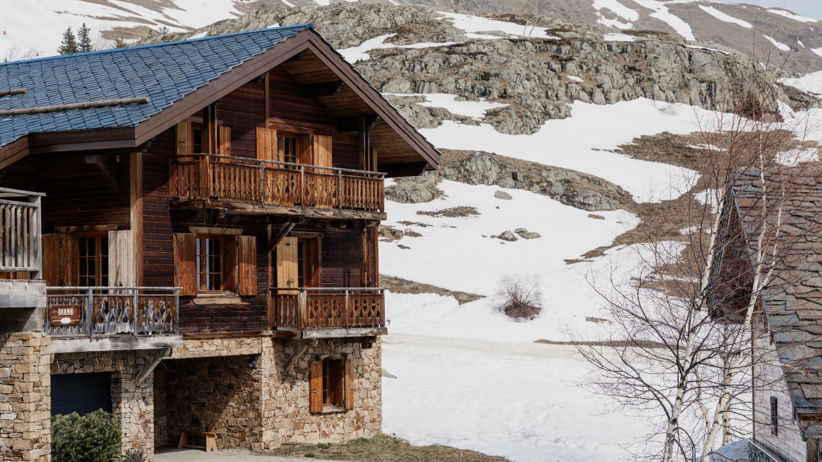 Luxury-Ski-Chalet-Alpe-De-Huez-Chalet-Diane-Oxford-Ski-Exterior.jpg