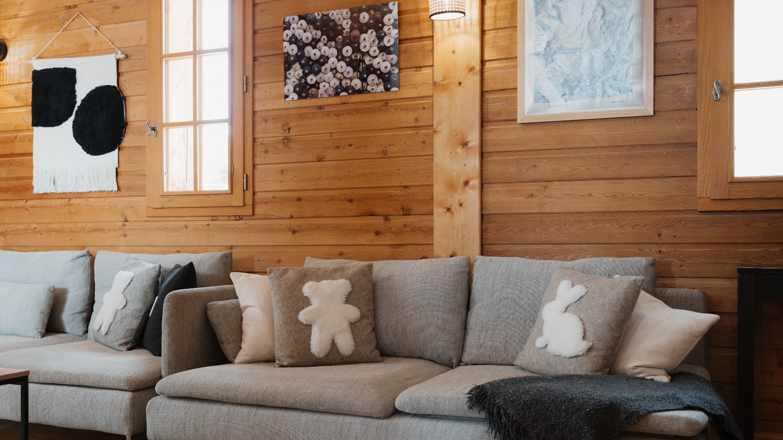 Luxury-Ski-Chalet-Alpe-De-Huez-Chalet-Diane-Oxford-Ski-Lounge.jpg