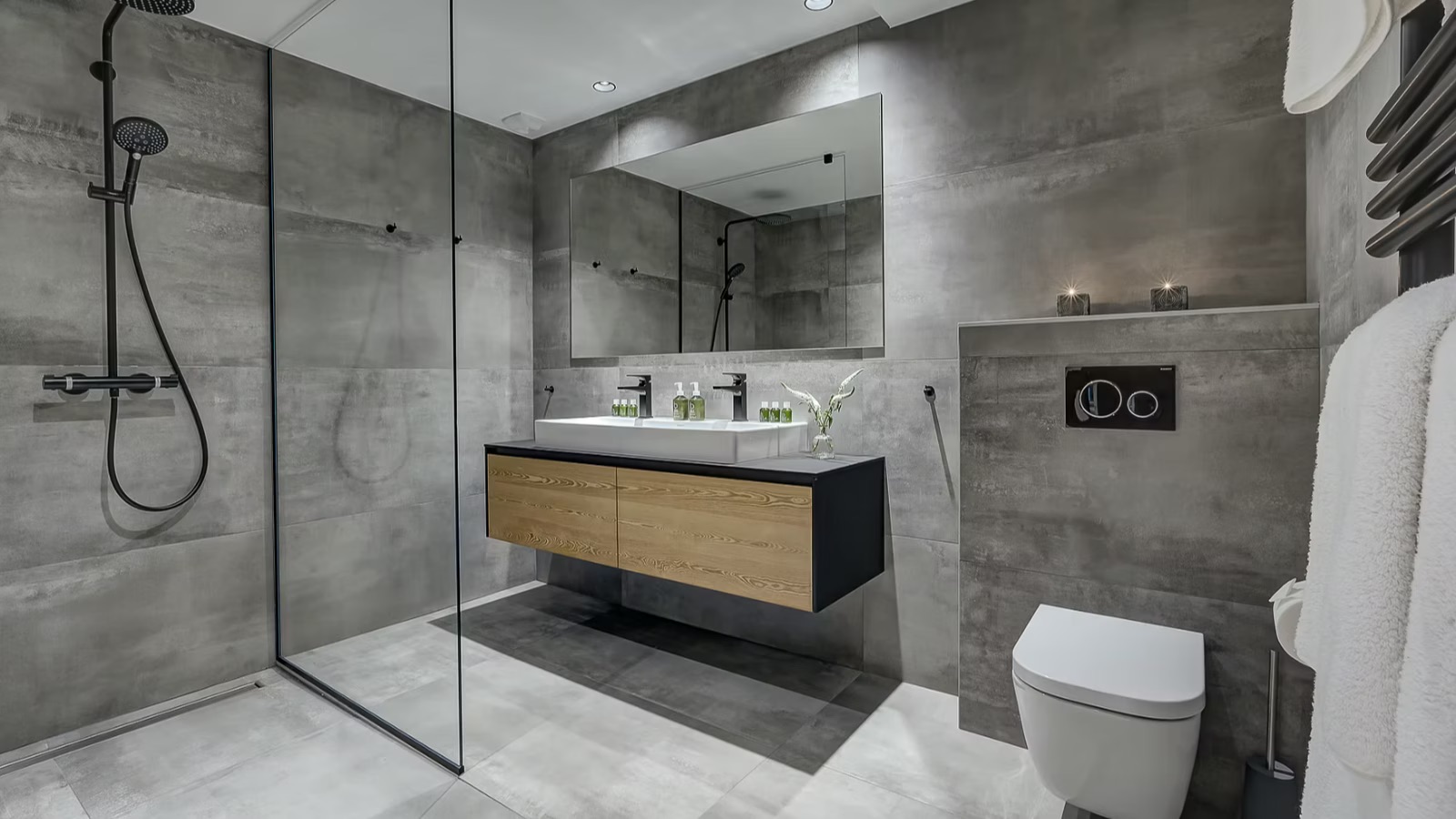 Luxury-Ski-Chalet-Chamonix-Chalet-Choucas-Oxford-Ski-Bathroom13.jpeg