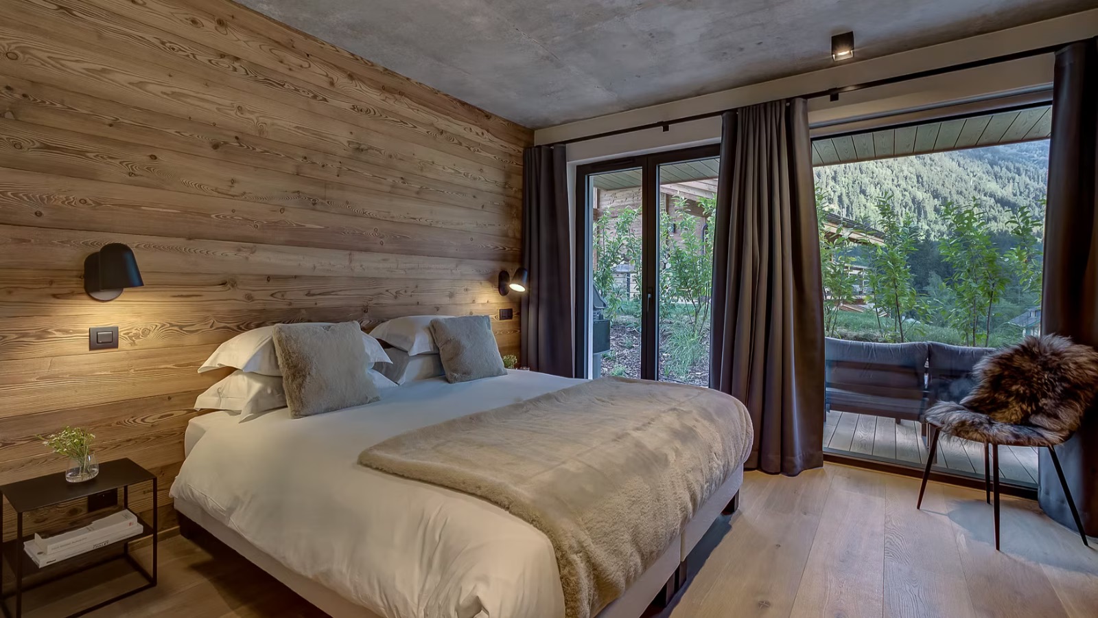 Luxury-Ski-Chalet-Chamonix-Chalet-Choucas-Oxford-Ski-Bedroom1.jpeg