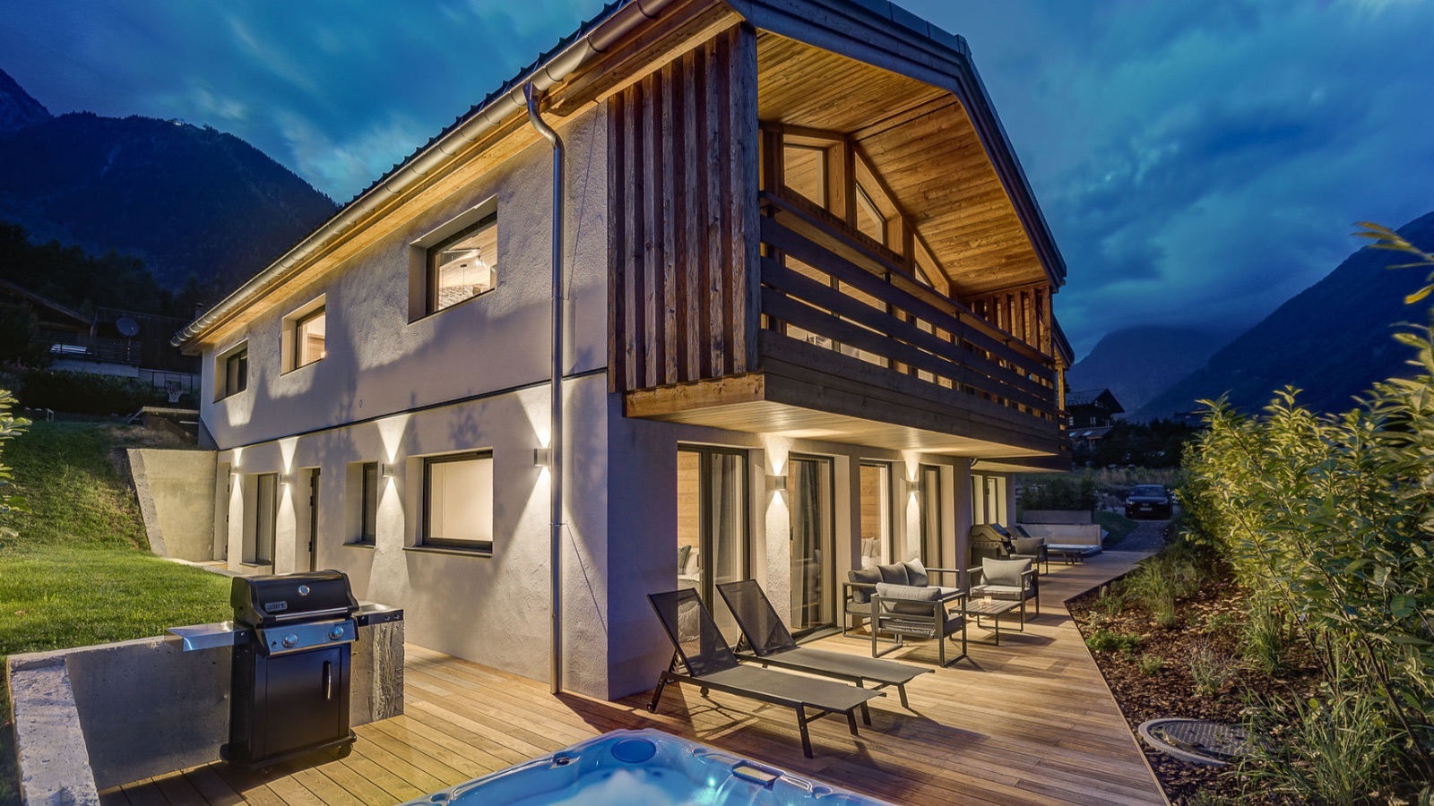 Luxury-Ski-Chalet-Chamonix-Chalet-Choucas-Oxford-Ski-Exterior.jpeg