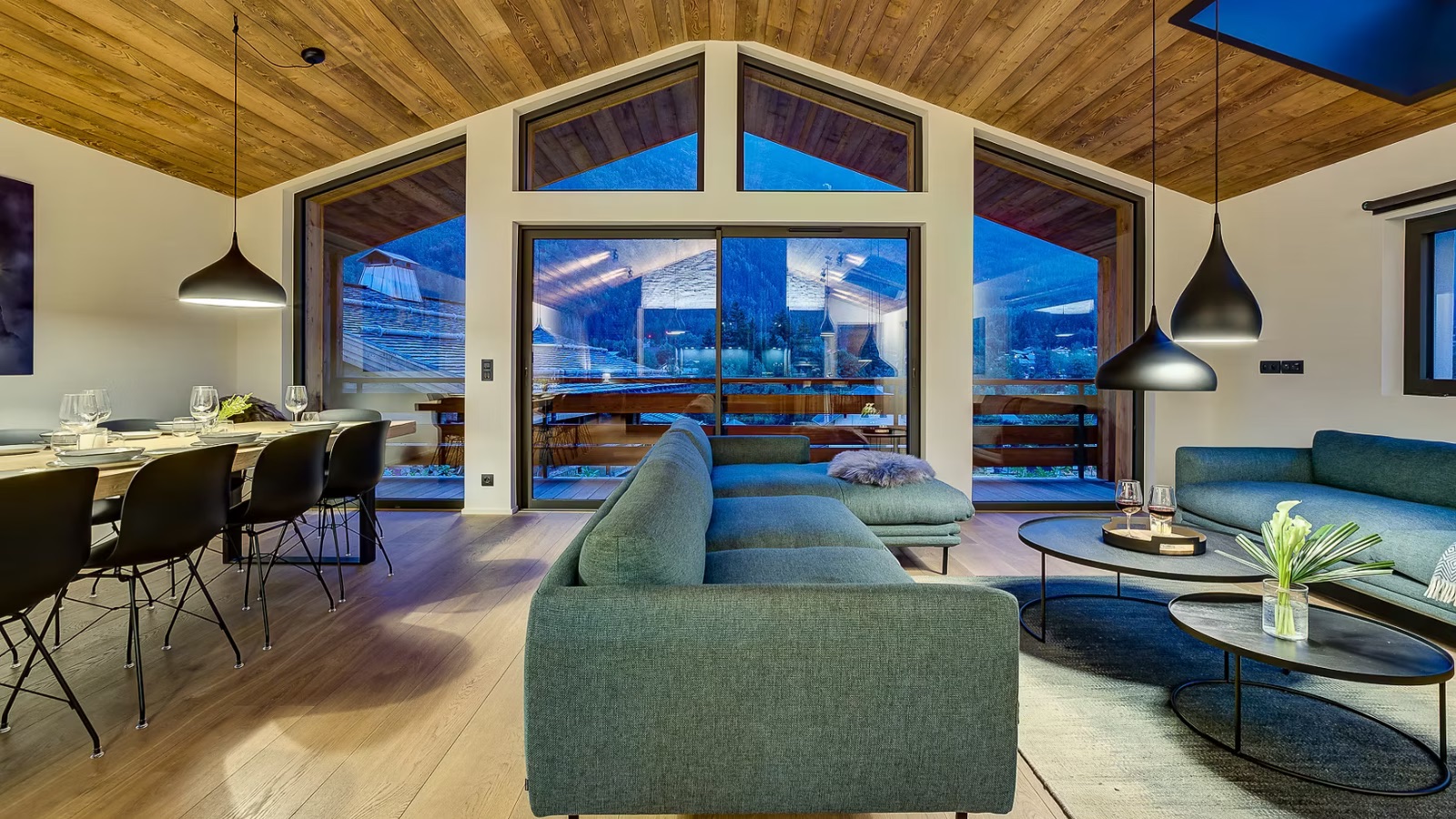 Luxury-Ski-Chalet-Chamonix-Chalet-Choucas-Oxford-Ski-Kitchen3.jpeg
