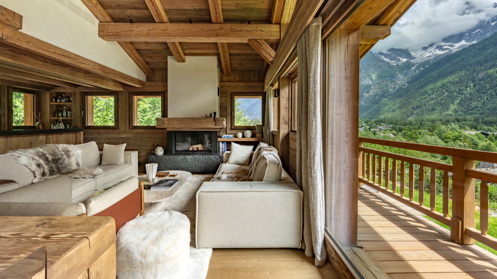 Luxury-Ski-Chalet-Chamonix-Chalet-L'Orri-Oxford-Ski-Balcony.jpg