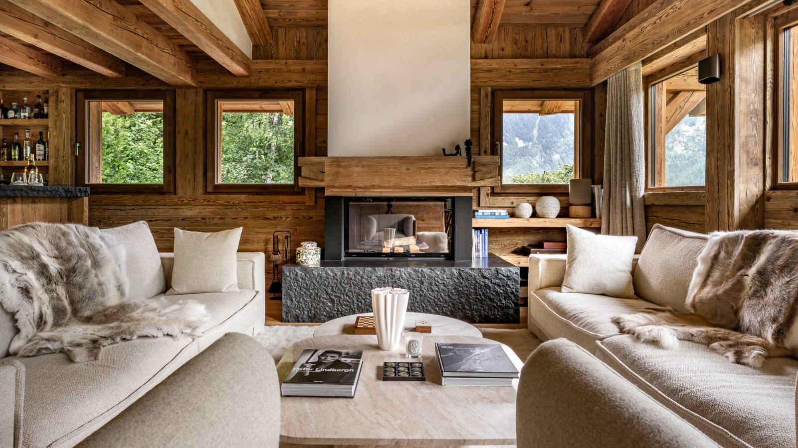 Luxury-Ski-Chalet-Chamonix-Chalet-L'Orri-Oxford-Ski-Lounge2.jpg