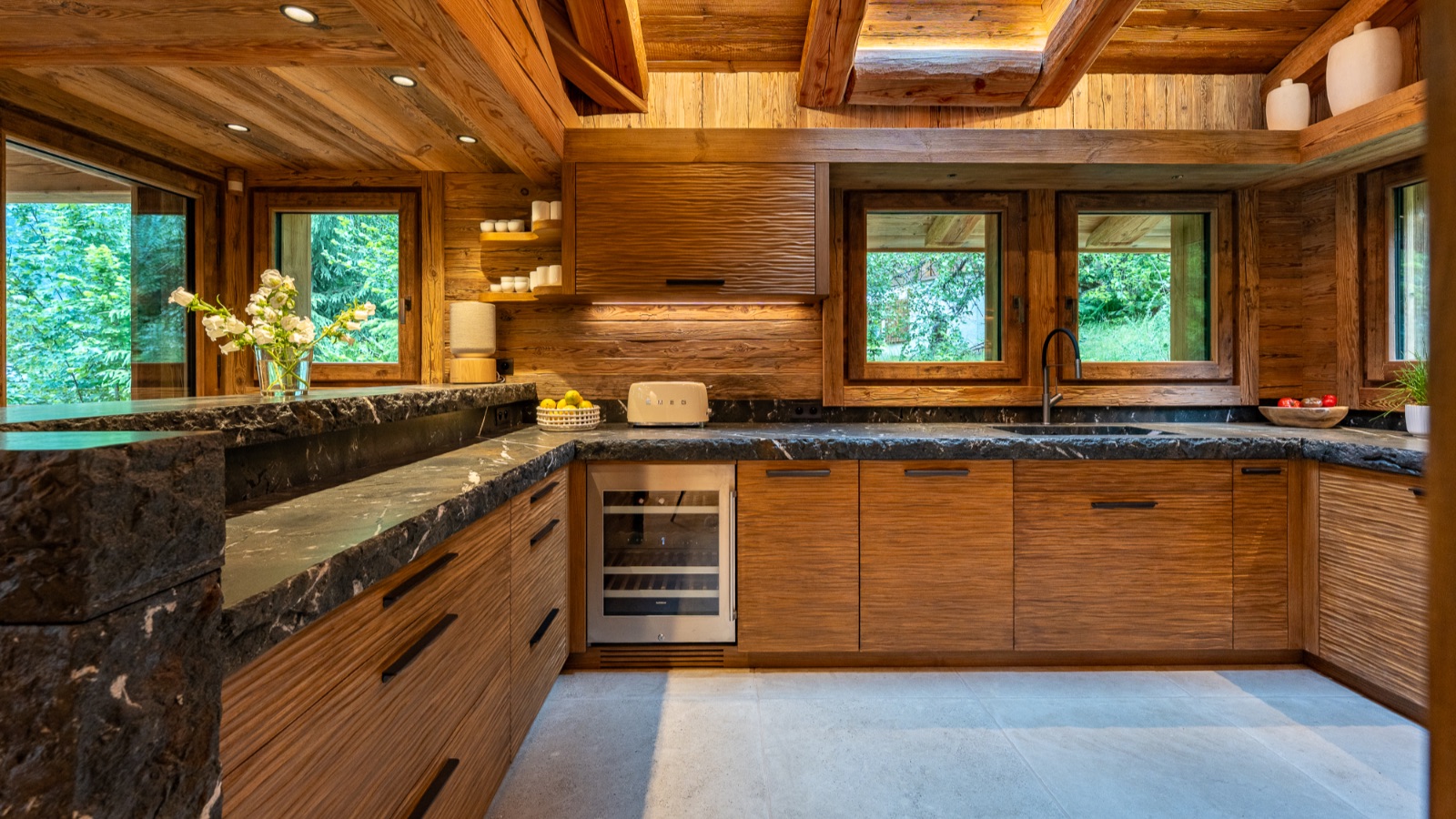 Luxury-Ski-Chalet-Chamonix-Chalet-L'Orri-Oxford-Ski-Kitchen.jpg
