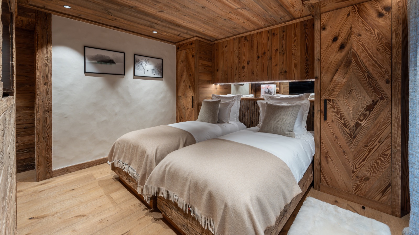 Luxury-Ski-Chalet-Chamonix-Chalet-L'Orri-Oxford-Ski-Bedroom21.jpg