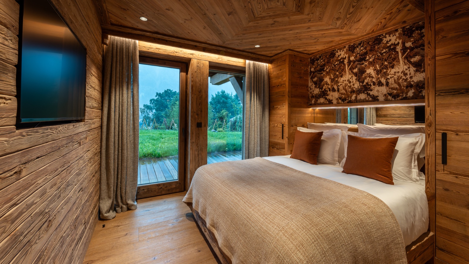 Luxury-Ski-Chalet-Chamonix-Chalet-L'Orri-Oxford-Ski-Bedroom23.jpg