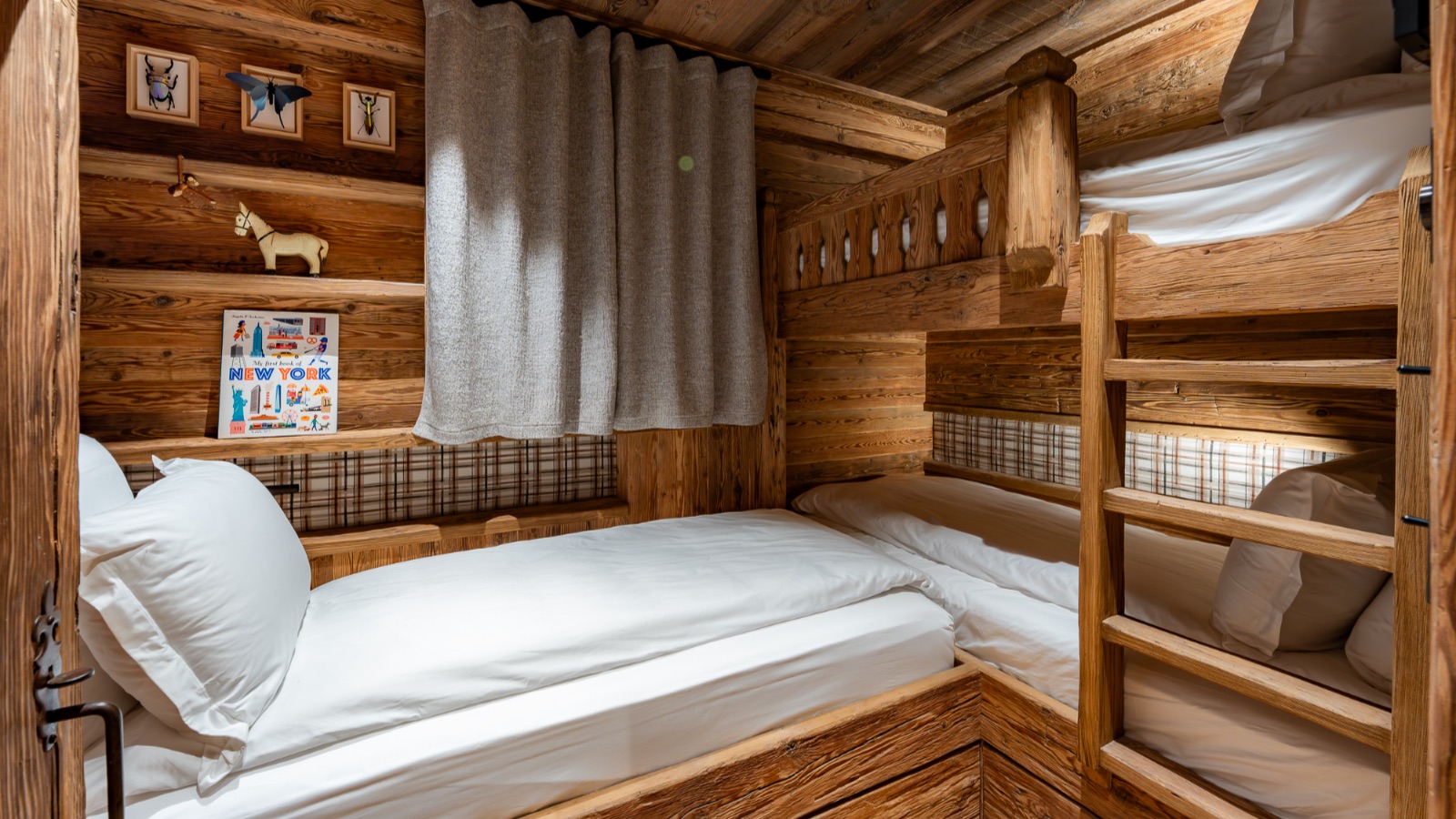 Luxury-Ski-Chalet-Chamonix-Chalet-L'Orri-Oxford-Ski-Bunk-Bedroom.jpg
