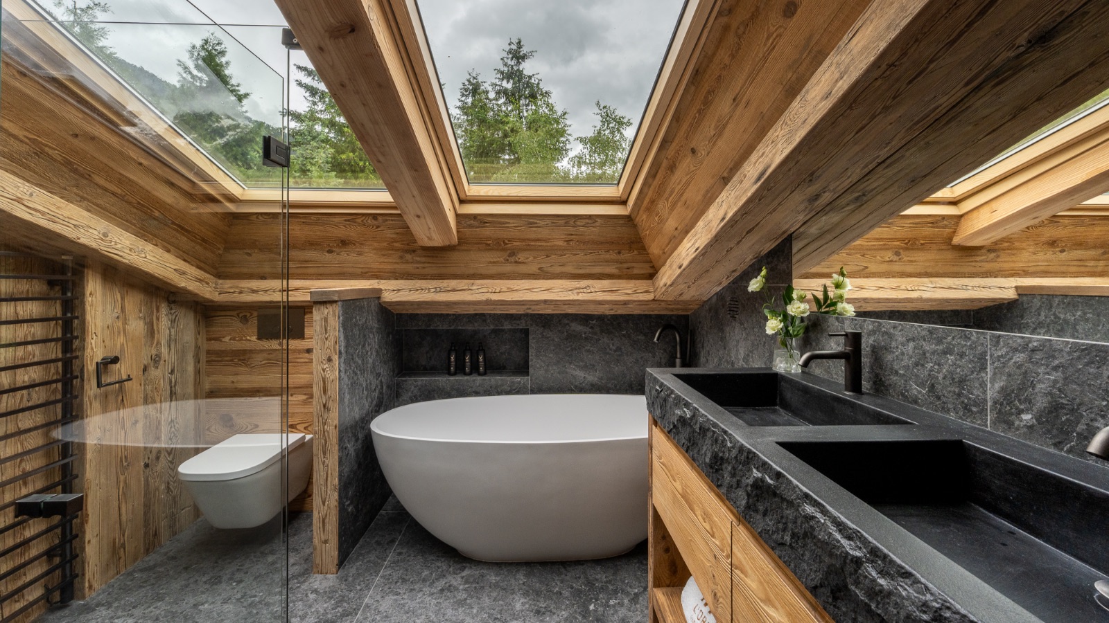 Luxury-Ski-Chalet-Chamonix-Chalet-L'Orri-Oxford-Ski-Bathroom3.jpg