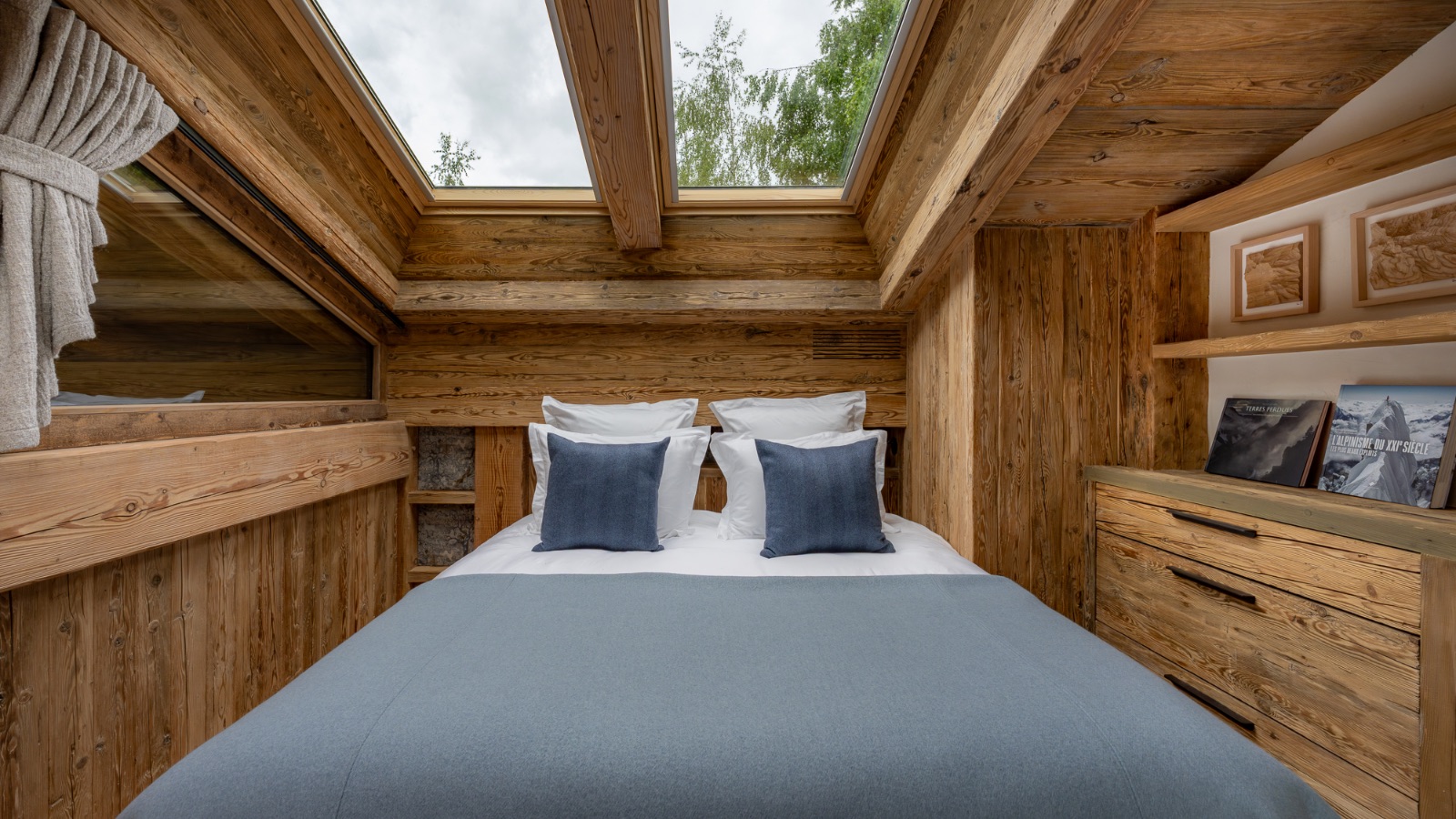 Luxury-Ski-Chalet-Chamonix-Chalet-L'Orri-Oxford-Ski-Bedroom29.jpg