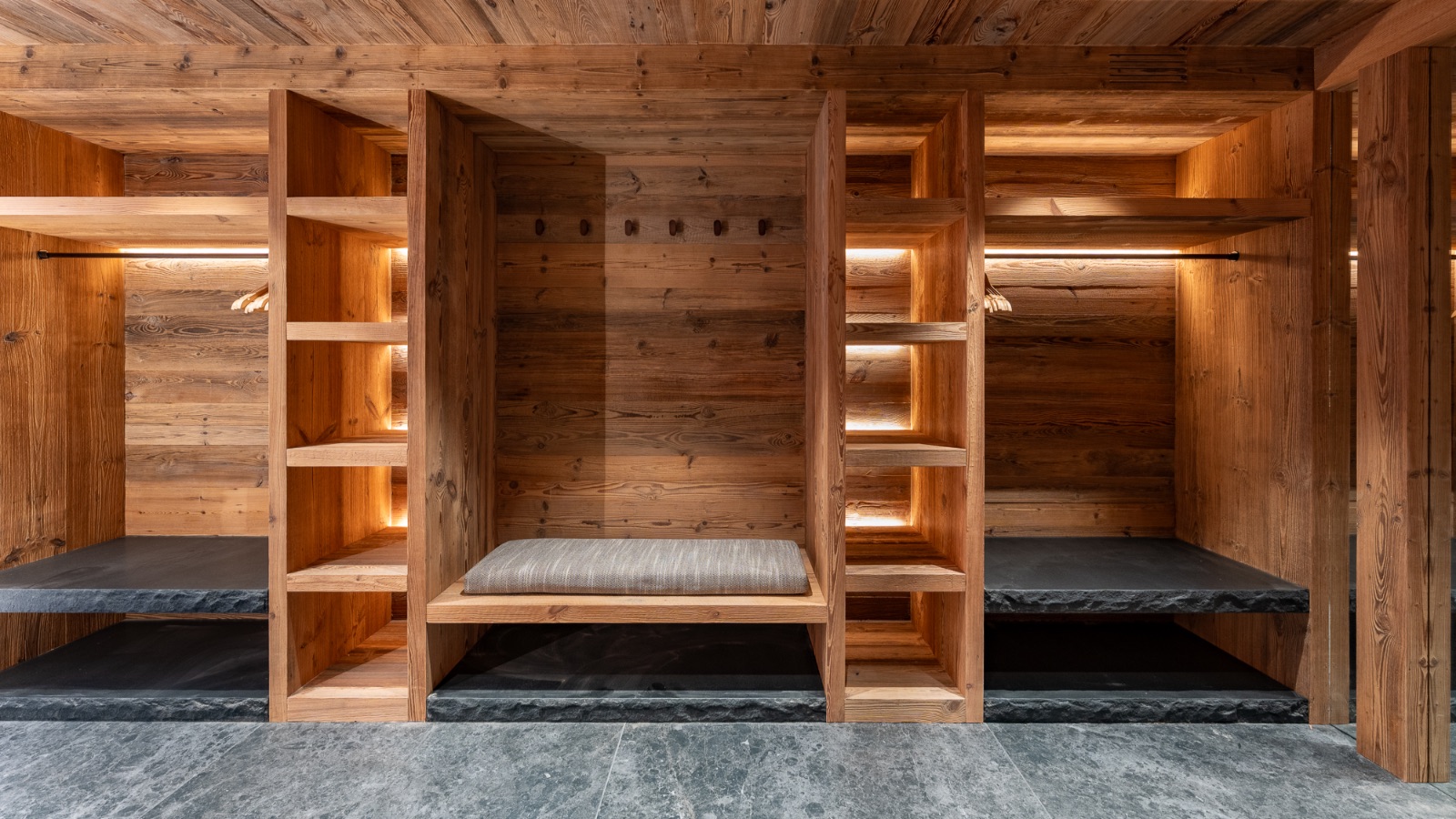 Luxury-Ski-Chalet-Chamonix-Chalet-L'Orri-Oxford-Ski-Ski-room.jpg