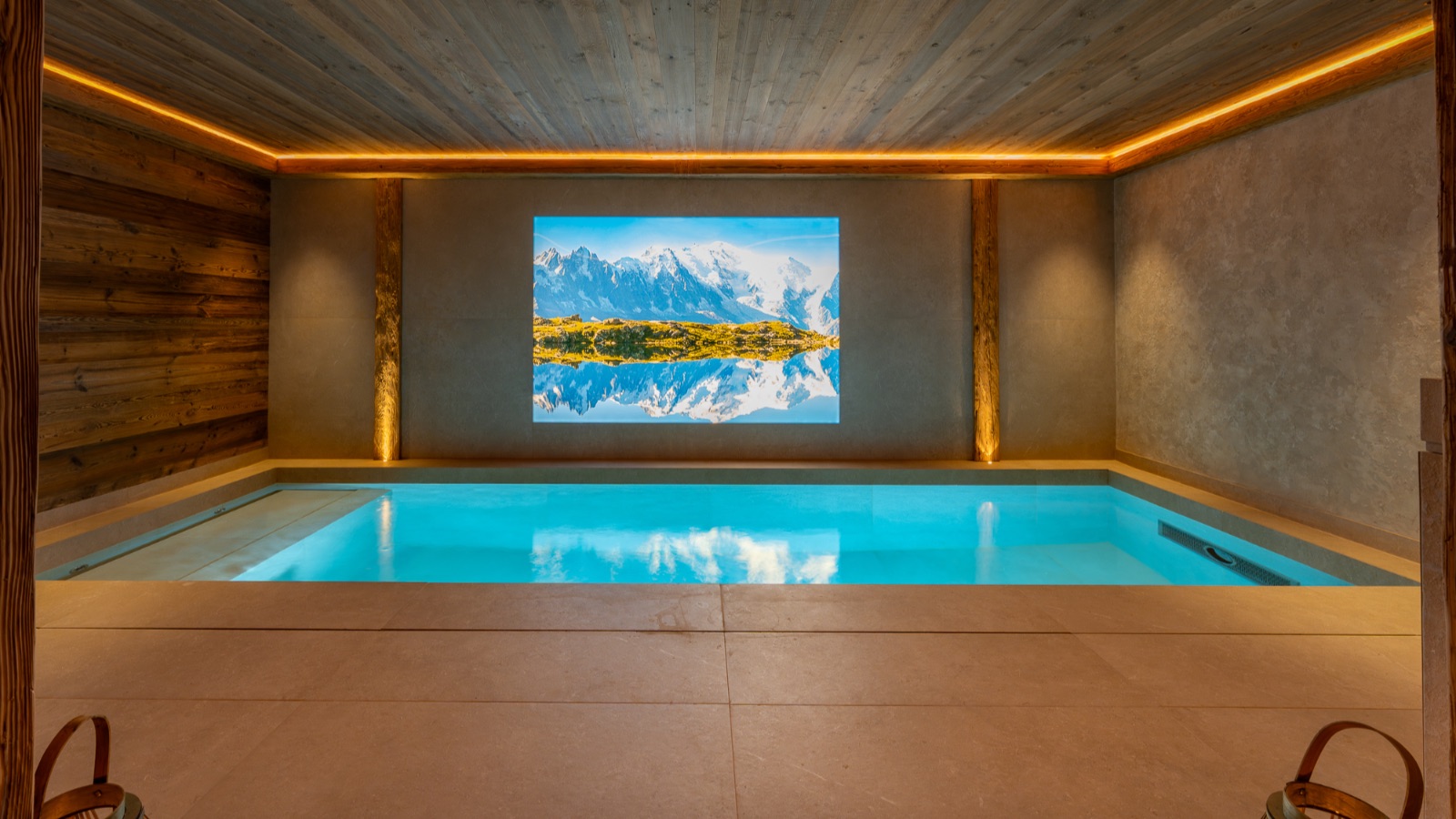 Luxury-Ski-Chalet-Chamonix-Chalet-L'Orri-Oxford-Ski-Pool.jpg