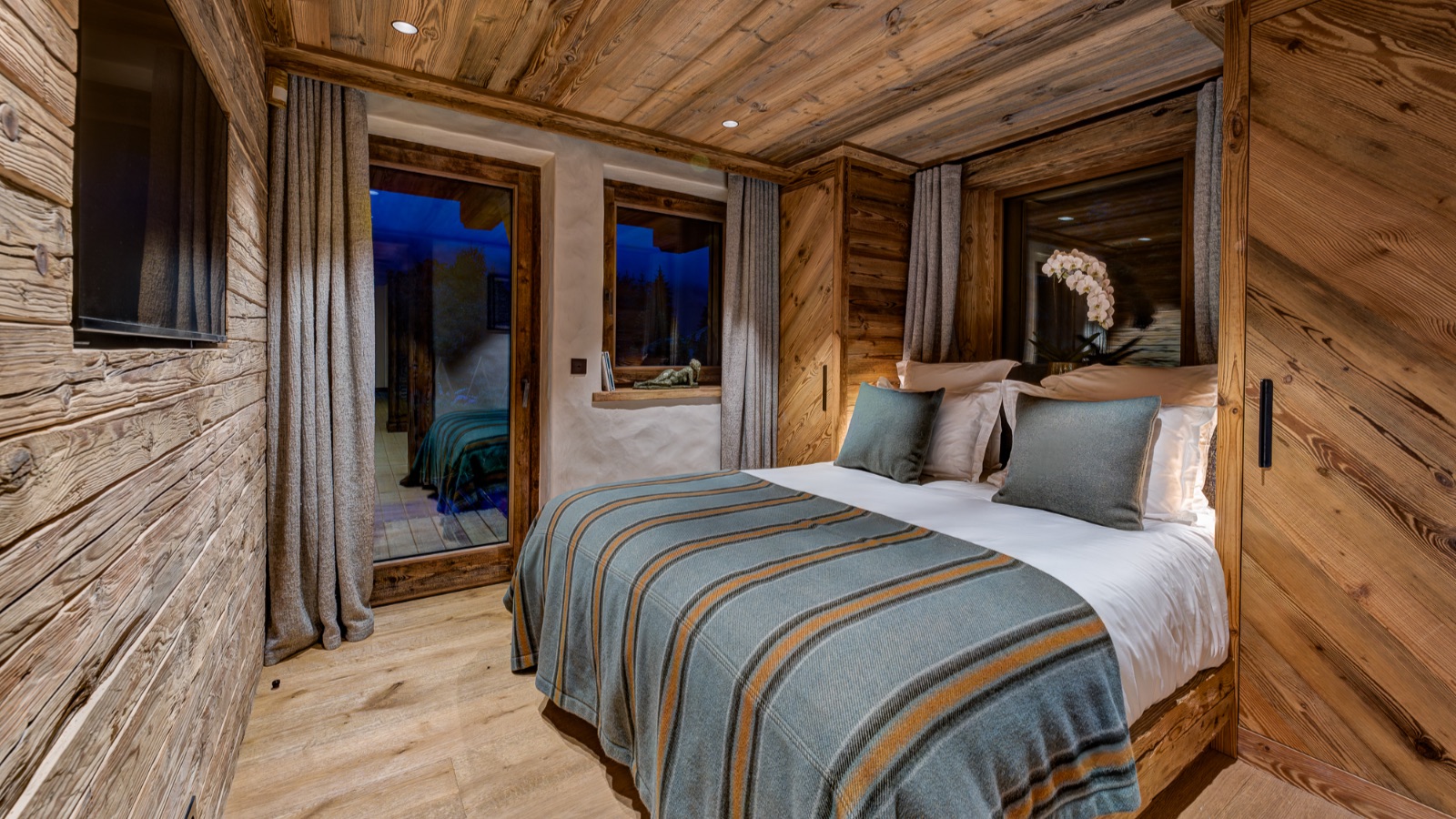 Luxury-Ski-Chalet-Chamonix-Chalet-L'Orri-Oxford-Ski-Bedroom42.jpg