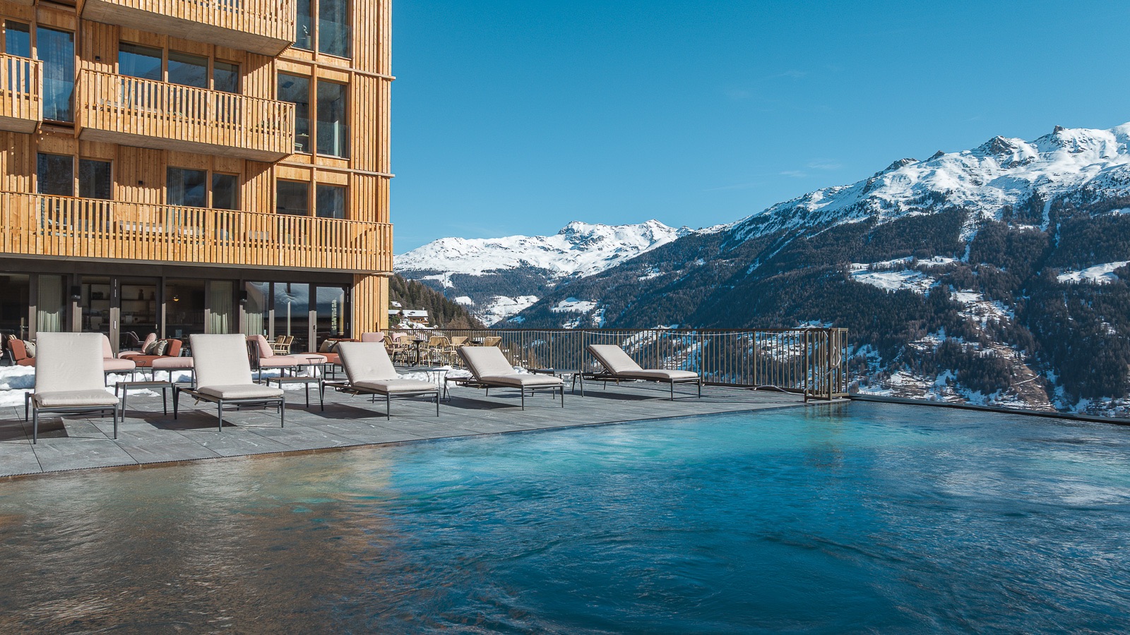 Luxury-Ski-Chalet-Grimentz-Guernerés-Oxford-Ski25.jpg