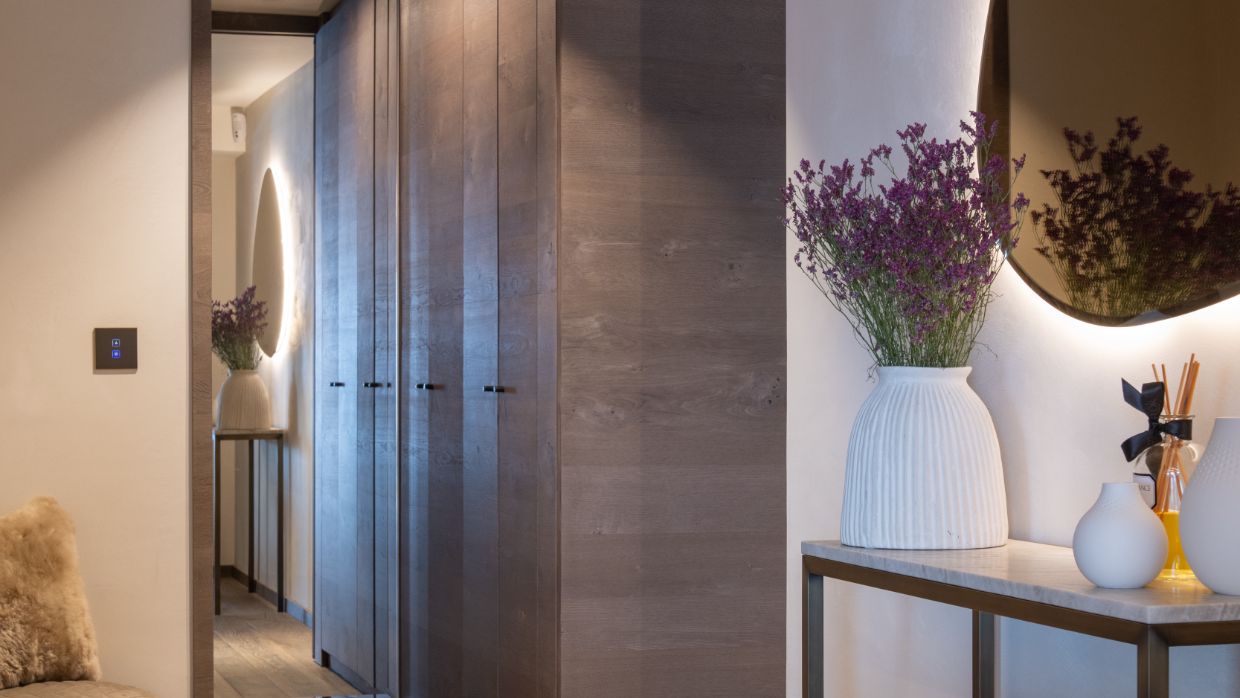 Luxury-Ski-Chalet-Verbier-LeVerbierview01-OSC-Entrance.jpg